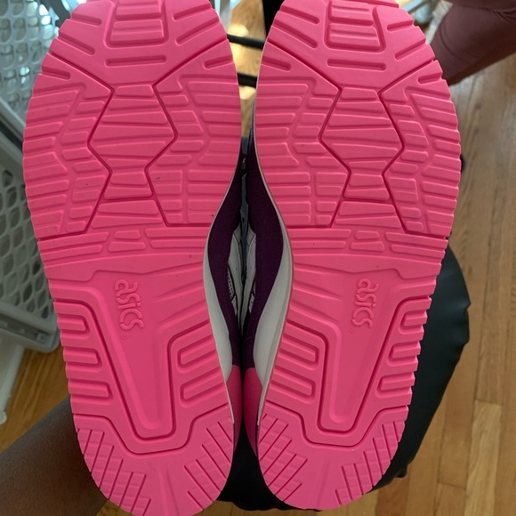 ASICS - Picture 3 of 3